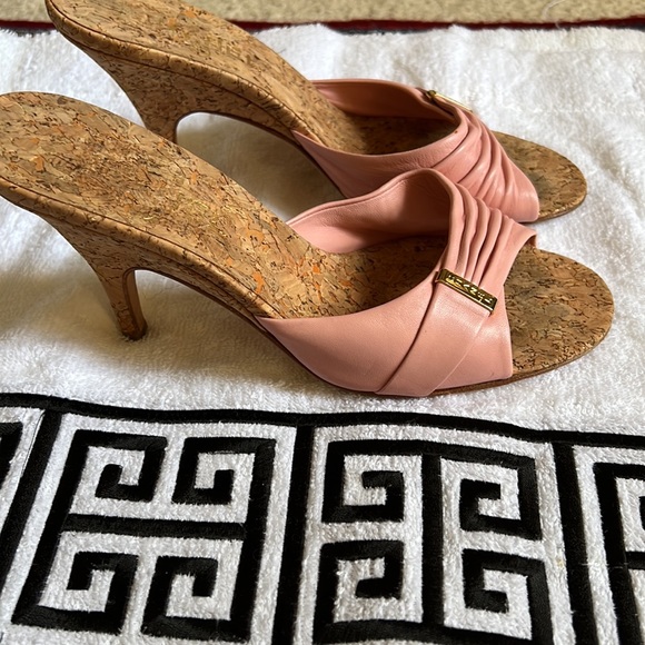 Chanel - Picture 3 of 6